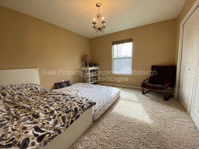 Building Photo - 449 Beech Dr