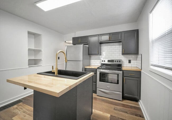 Building Photo - 1129 N 29th St