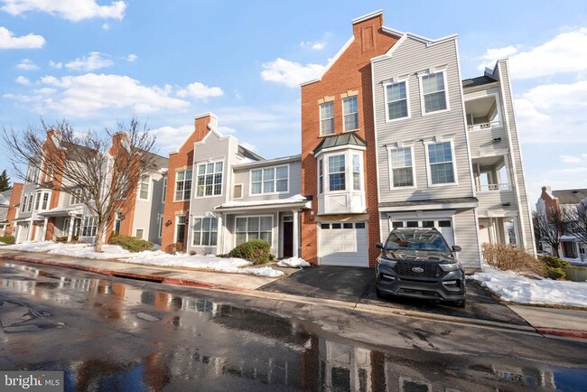 Building Photo - 10793 Symphony Way