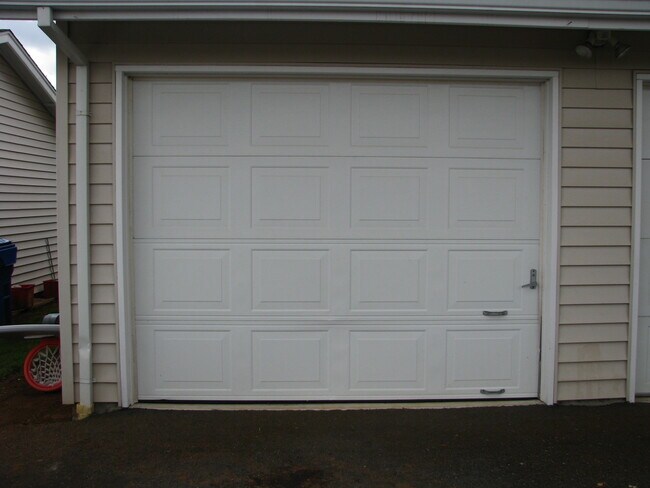Building Photo - Quiet Two Bedroom Duplex in South Salem