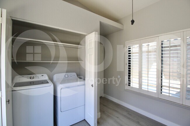 Building Photo - 15845 N 51st St