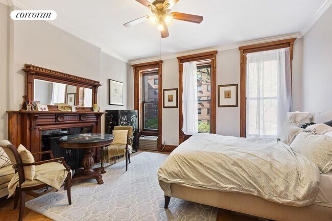 Building Photo - 129 W 94th St