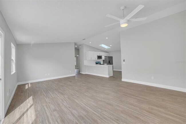 Building Photo - 1613 Navidad St