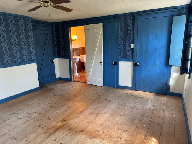 Building Photo - 3 Bedroom, 2.5 Bathroom Home in Cedar Crest