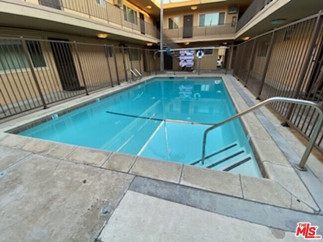 Building Photo - 3224 Chapman St