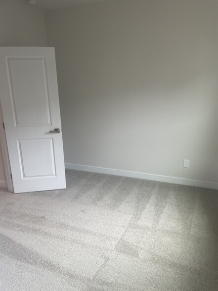 3rd floor bedroom - 132 Millsbee Ln