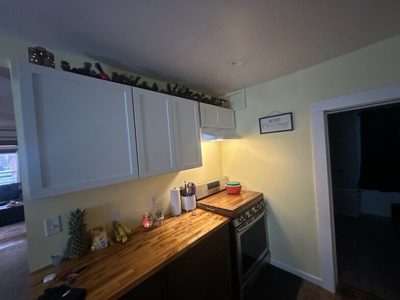 Building Photo - 31 Dix Ave