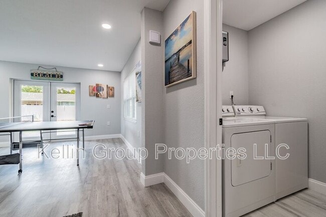 Building Photo - 2221 Calexico Way S