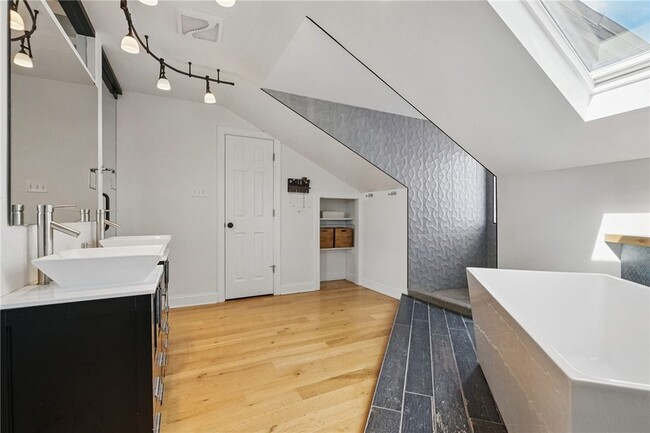 Building Photo - 3865 Howley St