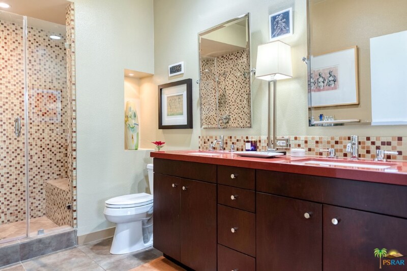 Building Photo - 820 E Palm Canyon Dr