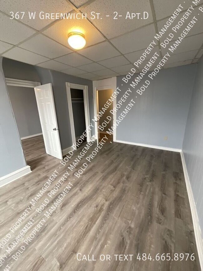 Building Photo - 367 W Greenwich St