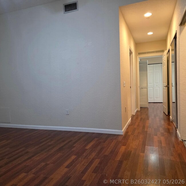 Building Photo - 1640 Presidential Way