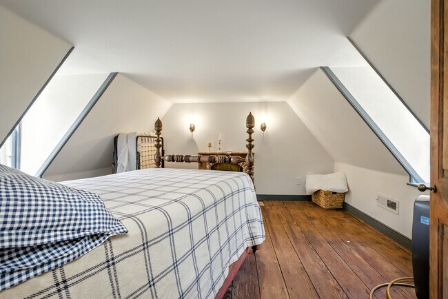 Building Photo - 11826 Colonial Trail W