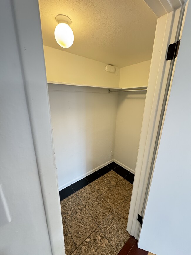 Building Photo - 425 S 900 E