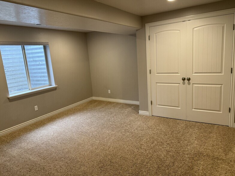 Building Photo - 275 N 600 E