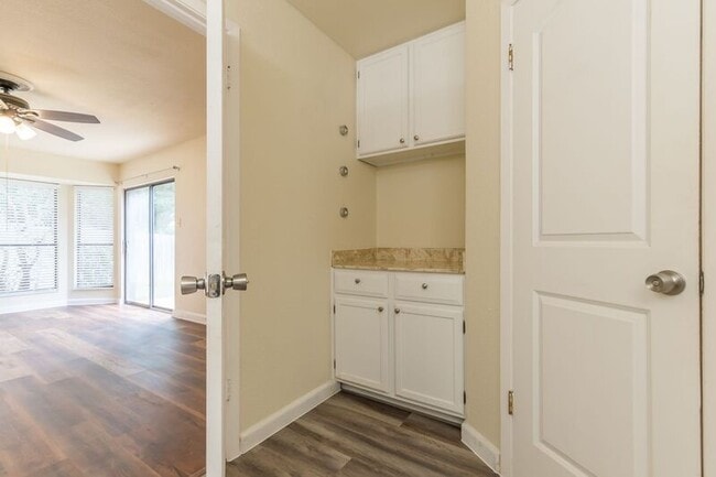 Building Photo - 11826 Greenwood Village Dr