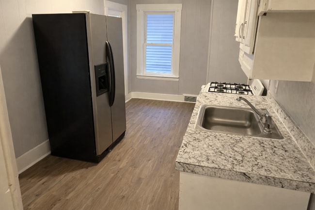 Building Photo - 510 Main St