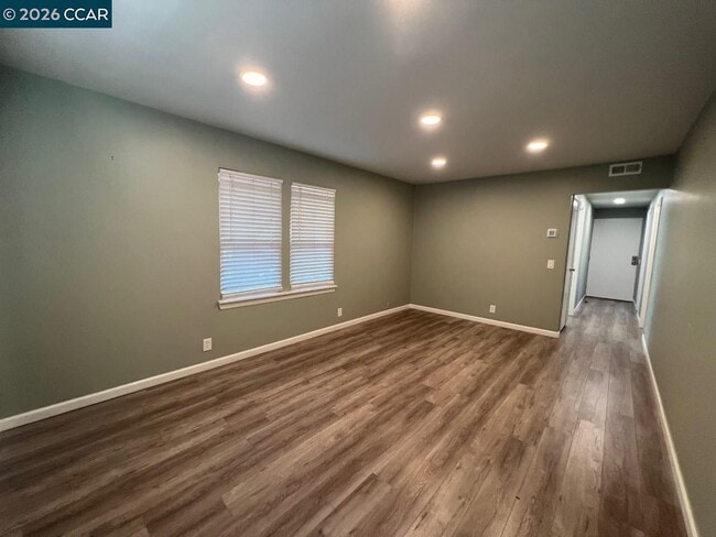 Building Photo - 3620 Chestnut St