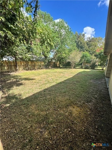 Building Photo - 902 Fern Ln
