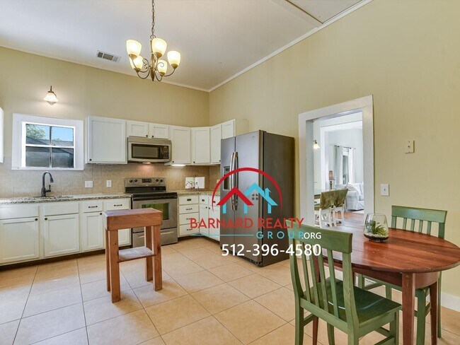 Building Photo - Available Now: 2 Bed/2 Bath in Historic Di...