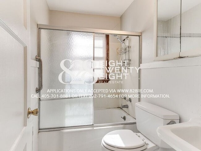 Building Photo - Cozy 2 Bed/1 Bath Single Family Brick Home...