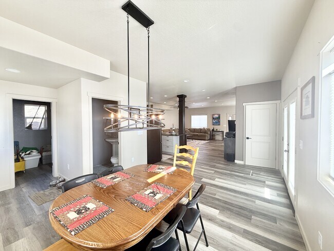 Building Photo - 186 W Quandary Ct