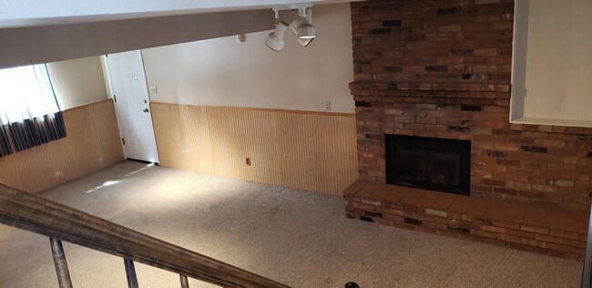 Building Photo - Move in ready 4 bedroom home For Rent on S...