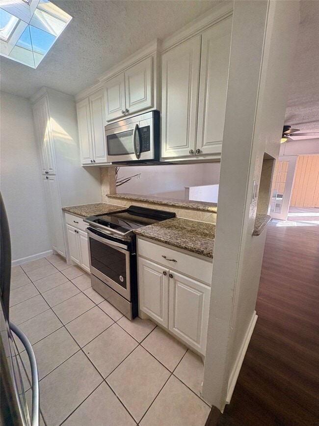 Building Photo - 2744 Briarhurst Dr