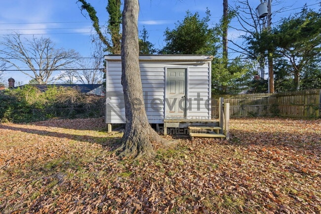 Building Photo - 8410 Yolanda Rd