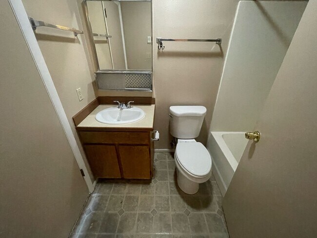 Building Photo - 383-391 N Wood Cir