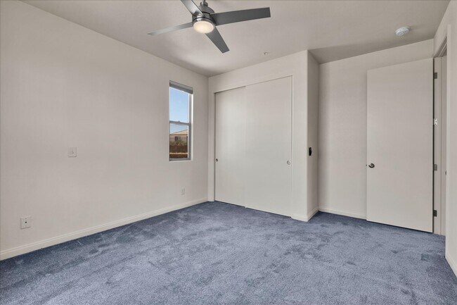 Building Photo - 56923 Ivanhoe Dr