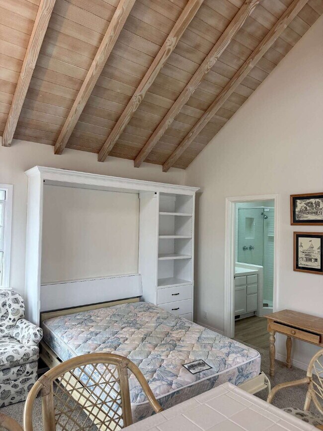 Building Photo - Unfurnished Studio Balboa Island