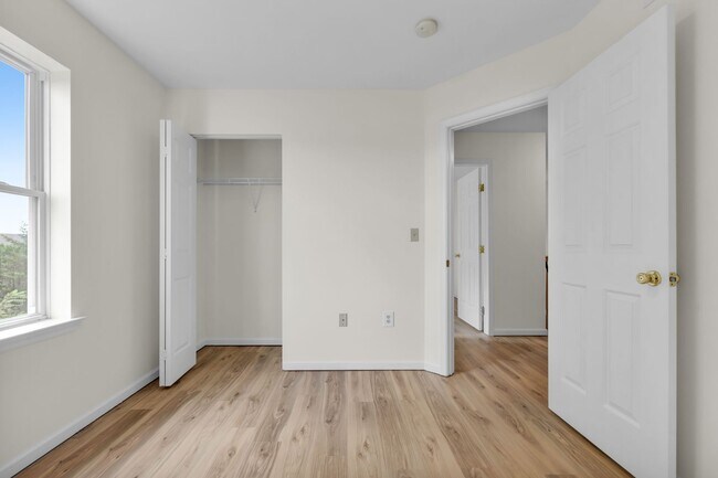 Building Photo - Charming 3BR Northampton Home – Cozy Livin...