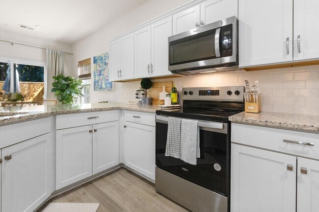 Building Photo - 2042 Delaware Ave