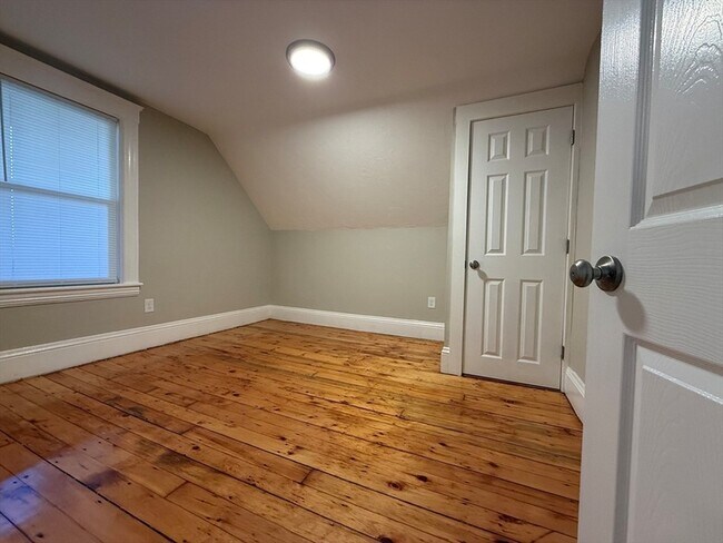 Building Photo - 11 Eureka St