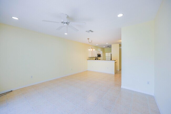 Building Photo - 5441 Via Delray Blvd