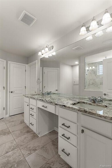 Building Photo - 31065 Tremont Ln