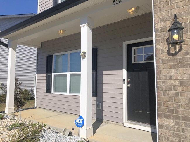 Building Photo - 502 Geranium St