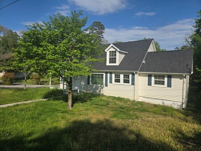 Building Photo - 4094 University Dr