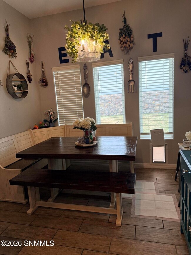 Building Photo - 548 La Entrada Cir