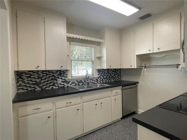 Building Photo - 303 S Audubon Ave