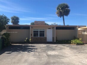 Building Photo - 15018 Royal Palm Ct