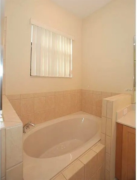 Building Photo - 1343 Clove Dr