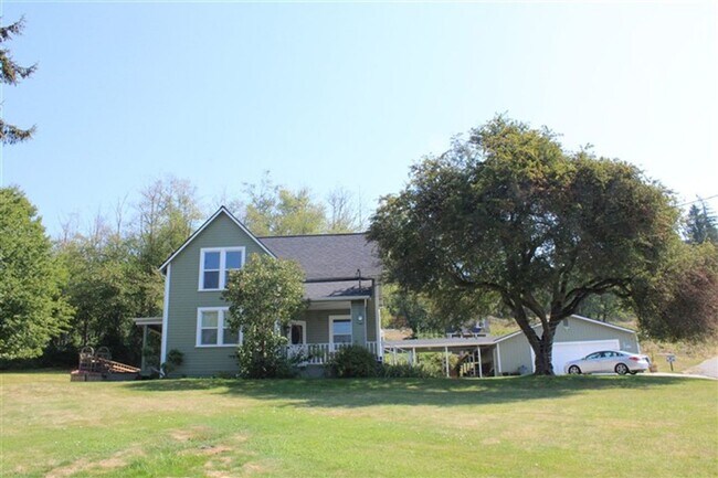 Building Photo - 4 Bedroom, 1 Bathroom Home in Bow!