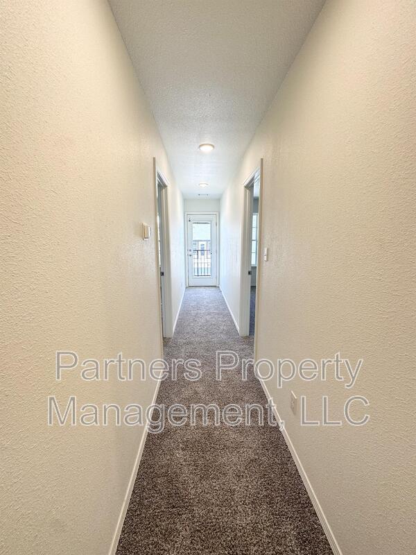 Building Photo - 940 S Amarillo Ave