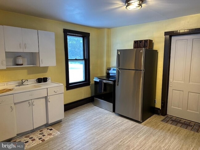 Building Photo - 11 Myers Rd