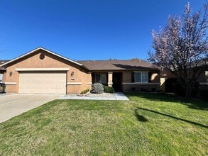 Building Photo - Cul-De-Sac in SE Visalia Neighborhood