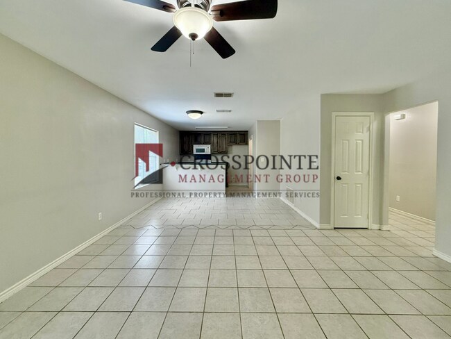 Building Photo - 2215 N Palace Ave