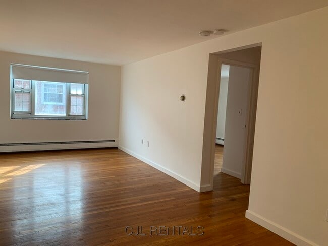 Building Photo - 6 Harris Cir