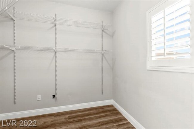 Building Photo - Recently remodeled 5 BEDROOMs/4 bathrooms,...